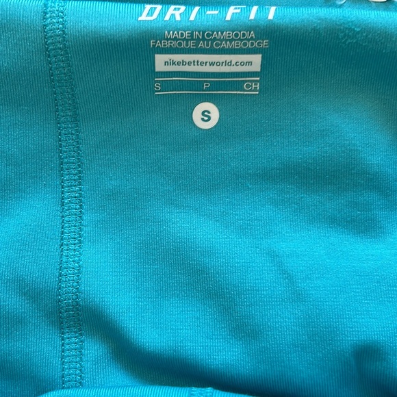 Nike Teal and Aqua Patterned Skort - Picture 3 of 3